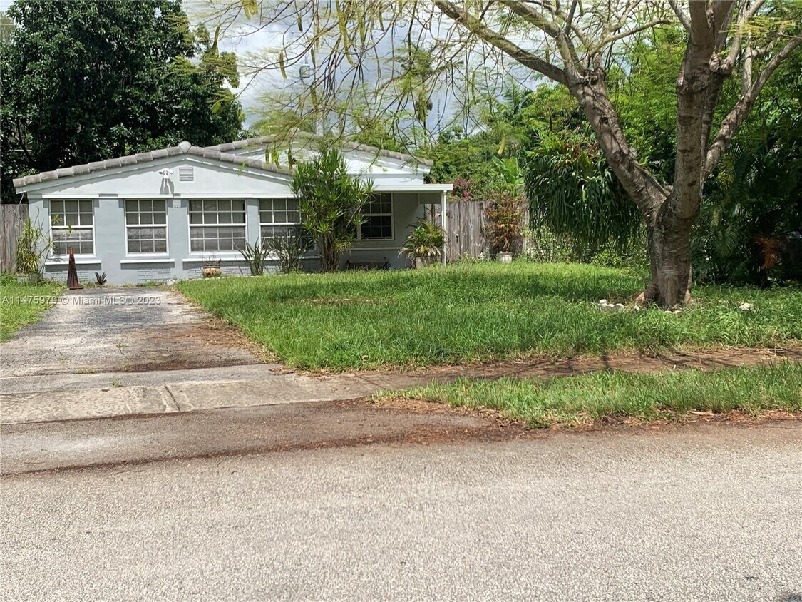 Photo - 1335 Northeast 182nd St-