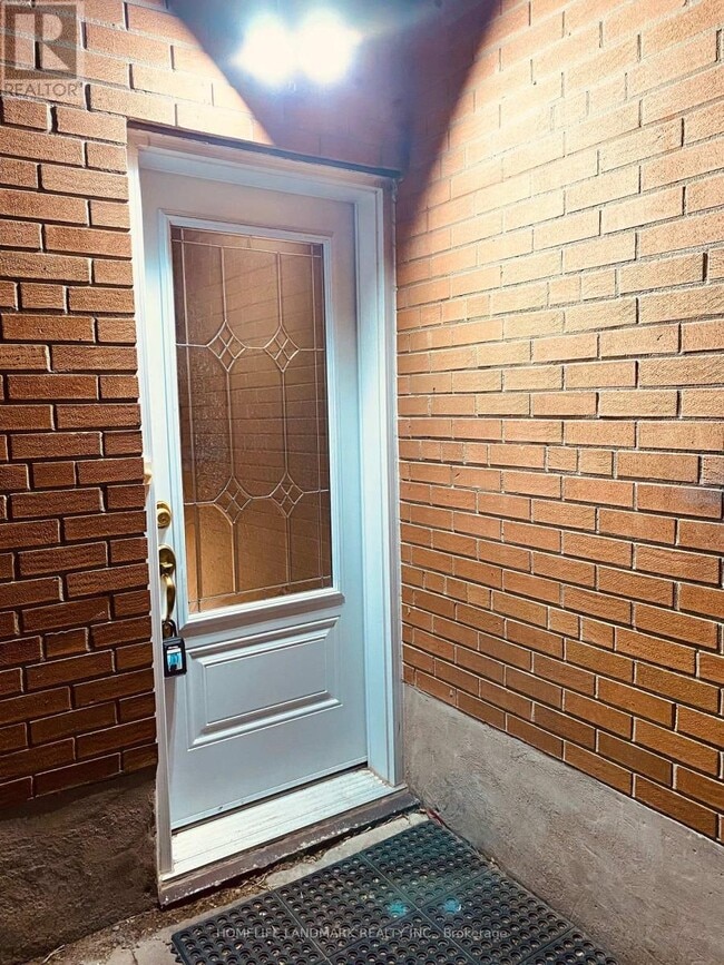 Building Photo - 640 Netherton Crescent