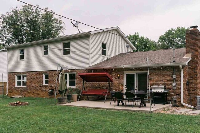 Foto del edificio - 2212 E Queens Way