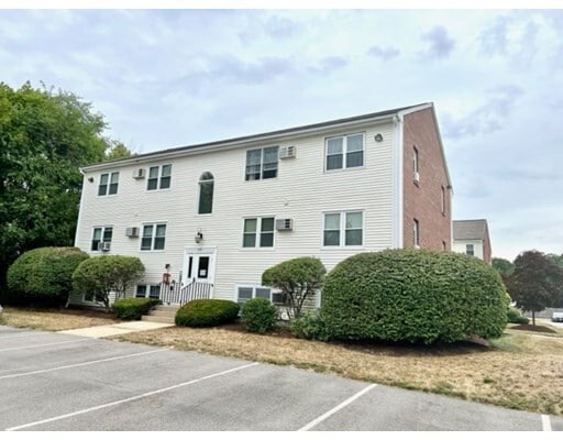 Primary Photo - 641 S Washington St