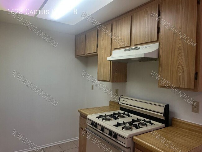 Foto del edificio - 1628 Cactus Dr