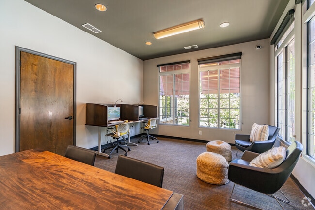 Business Center - Riverset Apartments