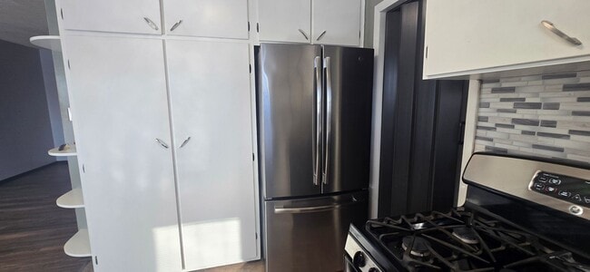 Building Photo - South Shores! 3 bedroom, 1 bath, 2 car garage!