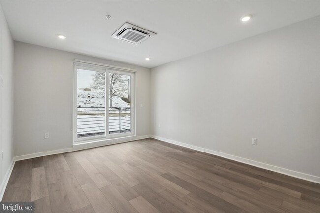 Foto del edificio - 3449 Scotts Ln