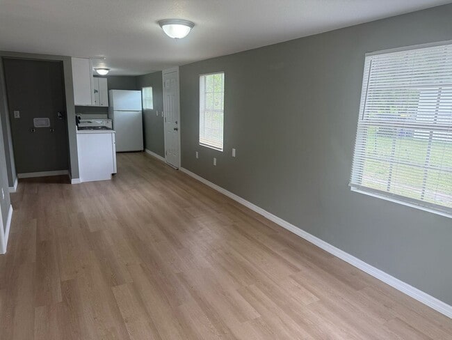 Building Photo - 3/2 Lakeland Available NOW