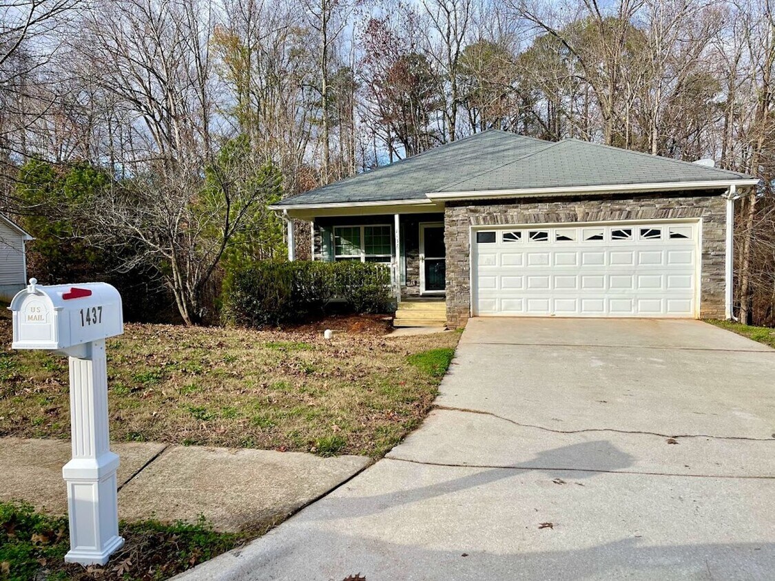 Foto principal - Spacious 4 bedroom, 3 bathroom home in Con...