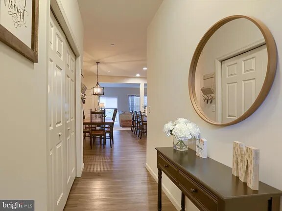 Foto principal - 1730 Fairbank Ln