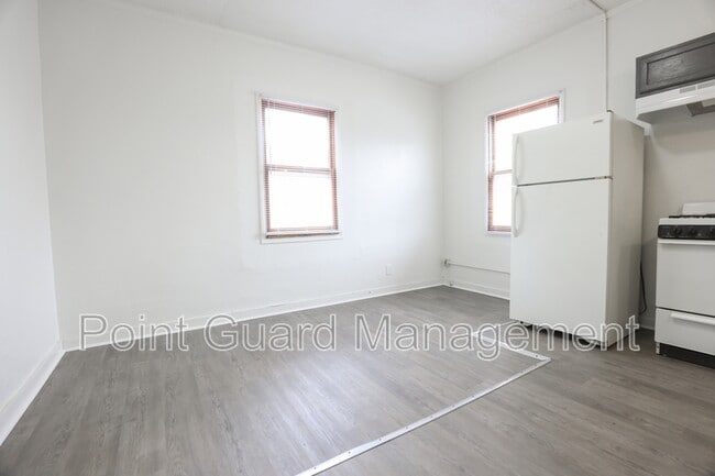 Building Photo - 102 N 38th Ave