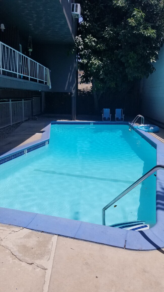 Foto del edificio - 7068 Lanewood Ave