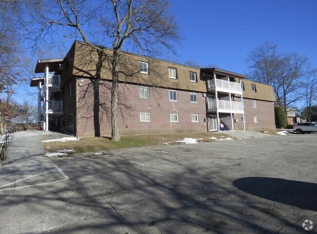 Building Photo - 7 Wildwood St