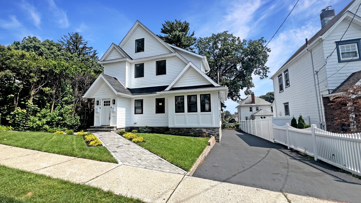Primary Photo - 125 Franklin Ave