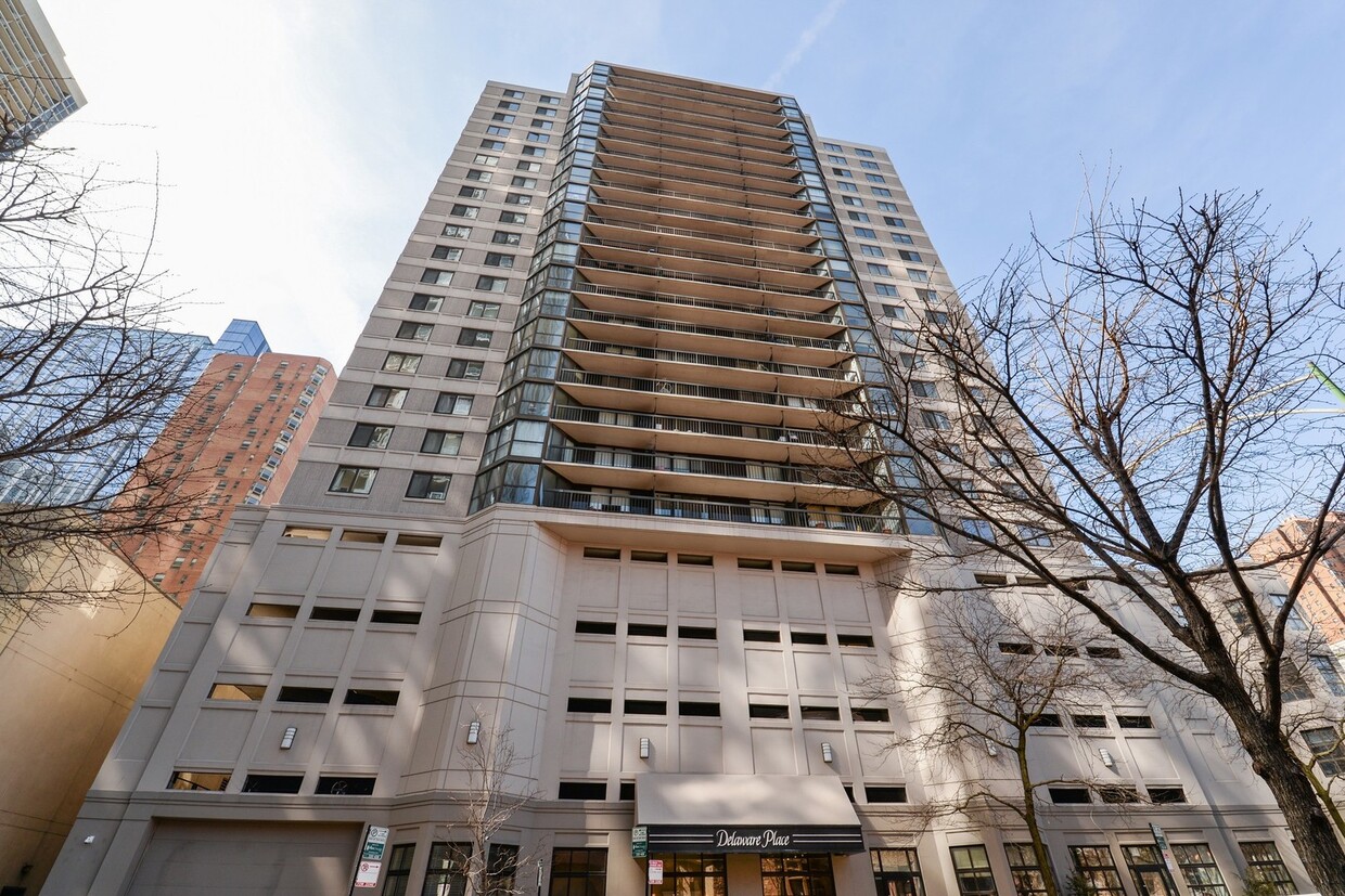 Primary Photo - 33 W Delaware Pl