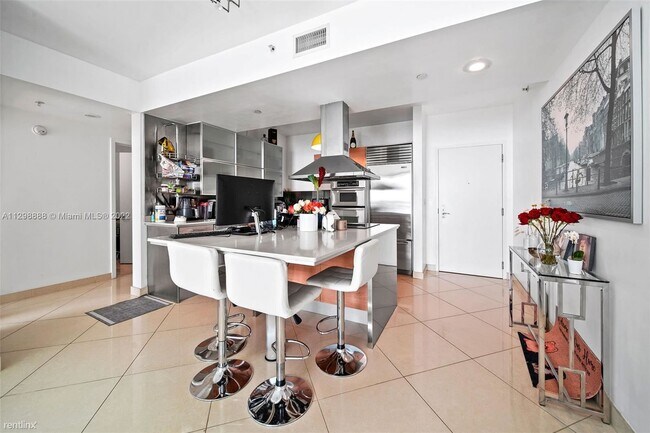 Foto del edificio - 2 br, 2.5 bath Condo - 218 SE 14th St Apt ...