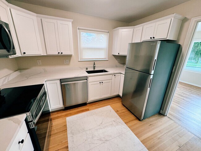 Foto del edificio - Great Location in North End, Updated 4 bed...
