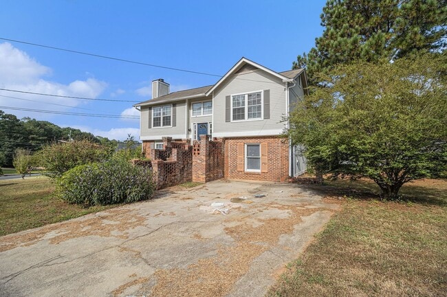 Building Photo - 4 Bedroom 2 Bath House