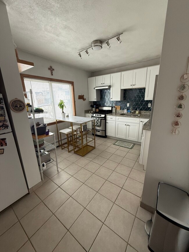 Building Photo - 585 Somerville Ave