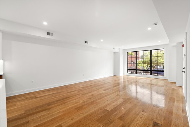 Building Photo - 318 4th St