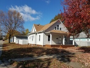 Building Photo - 2431 Dillman St