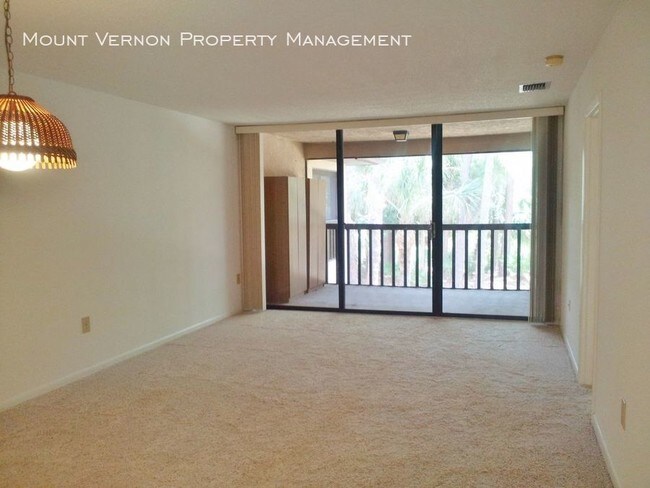 Foto del edificio - 5252 Lake Village Dr.