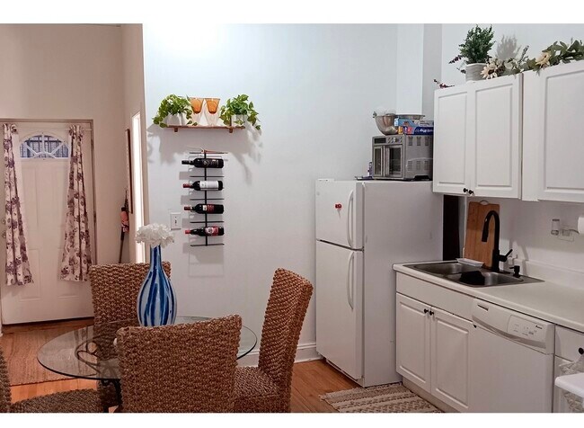 Building Photo - 918 Green Bay Rd