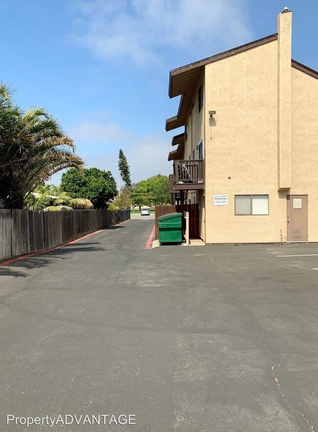 Building Photo - 3300 Eureka Pl