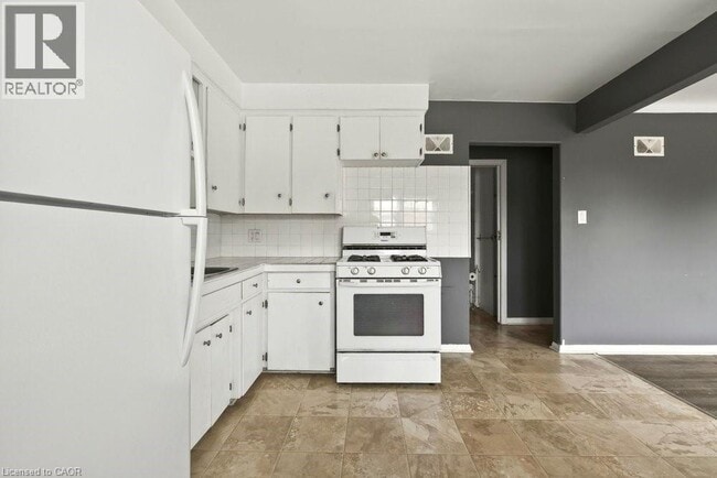 Building Photo - 66 Queen St S