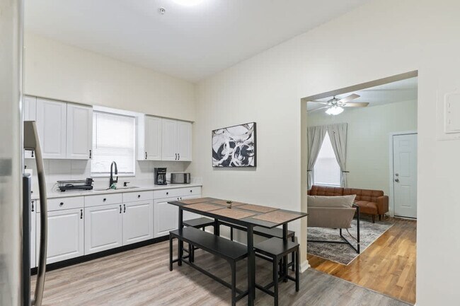 Foto del edificio - 1626 Union Turnpike