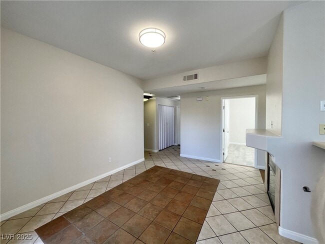 Foto del edificio - 9050 W Warm Springs Rd