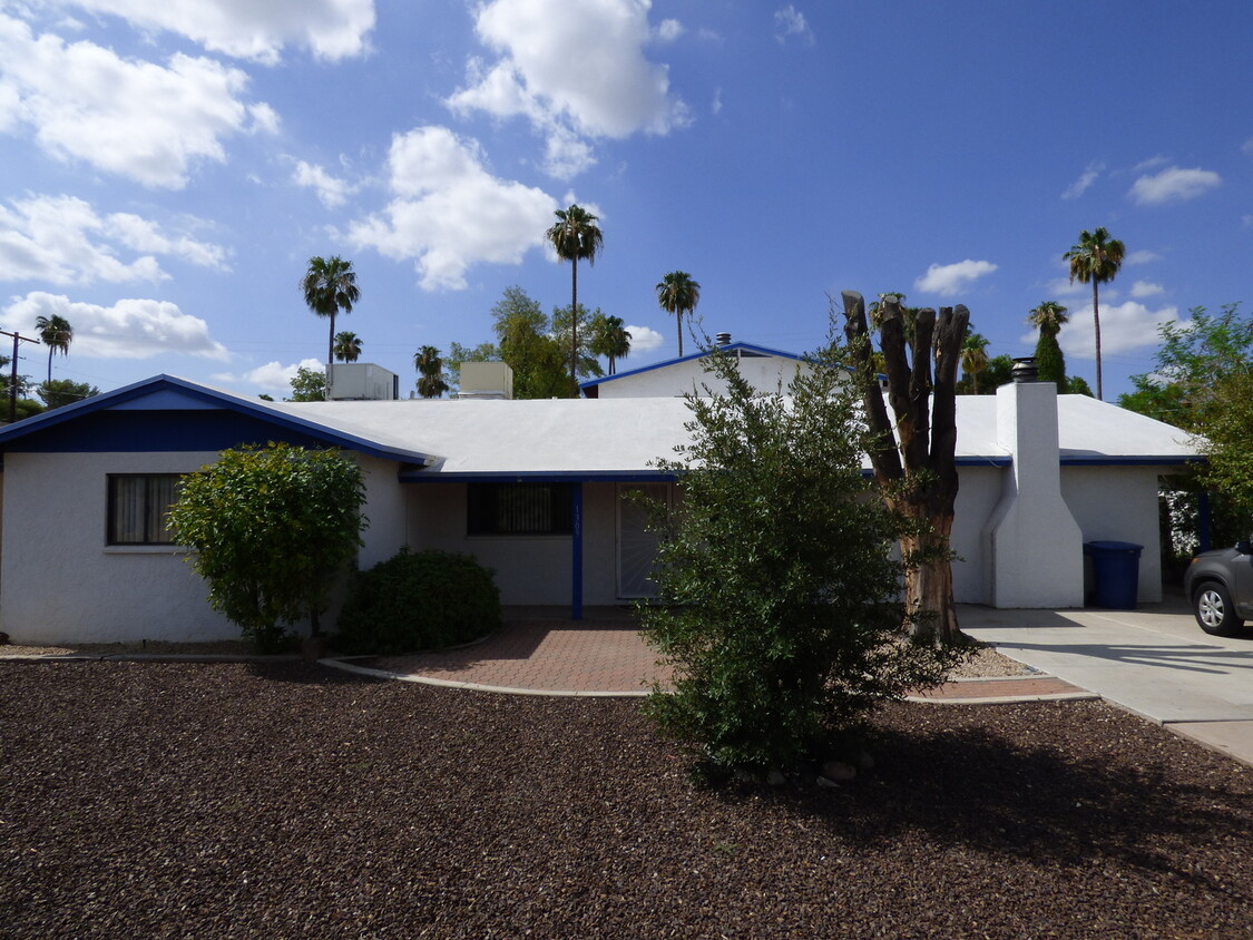 Foto principal - 6 BEDROOM, 3 BATH, 2900SQFT HOME IN TEMPE!