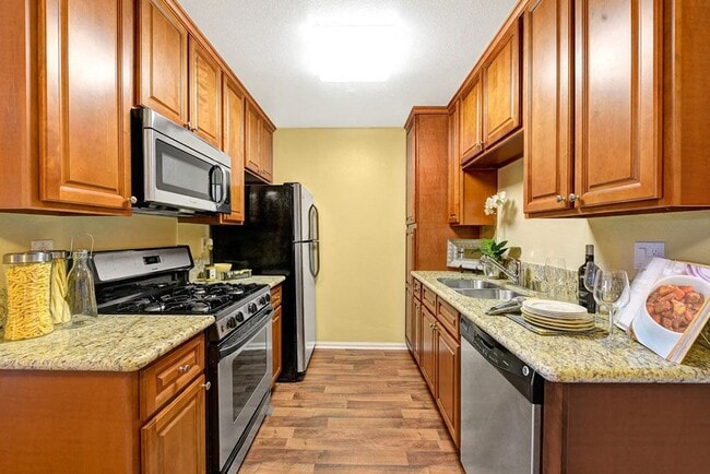 Building Photo - Sunbow Villas