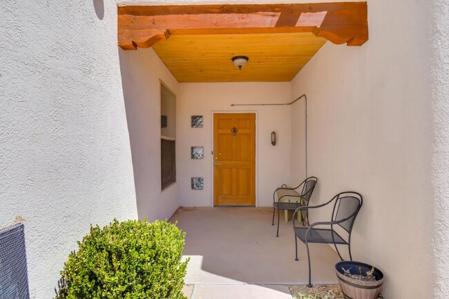 Foto del edificio - 832 Monterrey Rd NE