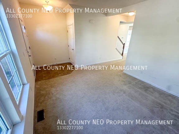 Building Photo - 3 bedrooms, 2.5 Baths in Richmond Heights!