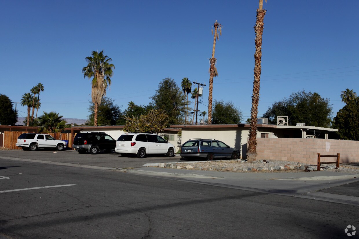 Primary Photo - 590 S Desert View Dr
