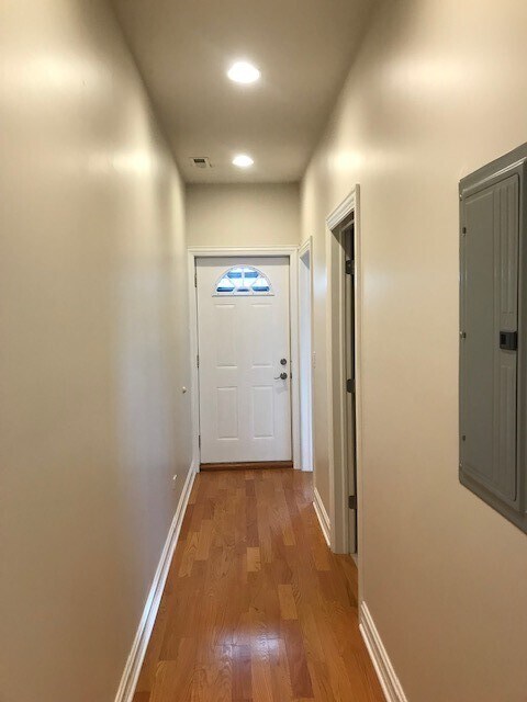 Foto del edificio - 5663 W Higgins Ave