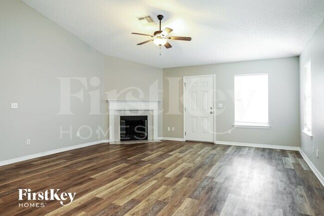 Foto del edificio - 7341 Ironside Dr N