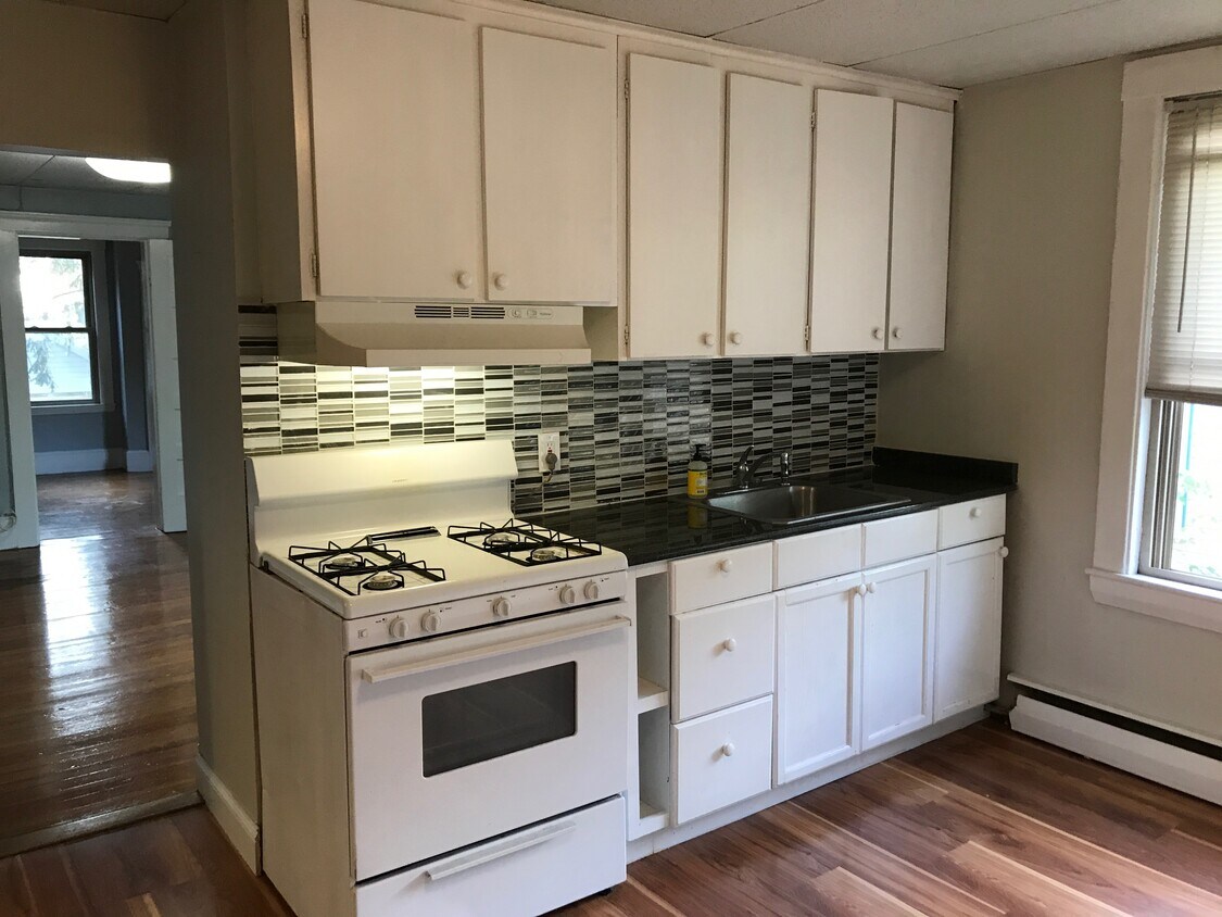 8 Wakefield Ave, Wakefield, MA 01880 Apartments in Wakefield, MA