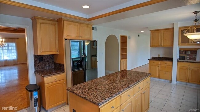 Building Photo - 4 br, 3 bath House - 11824 Darby Ave