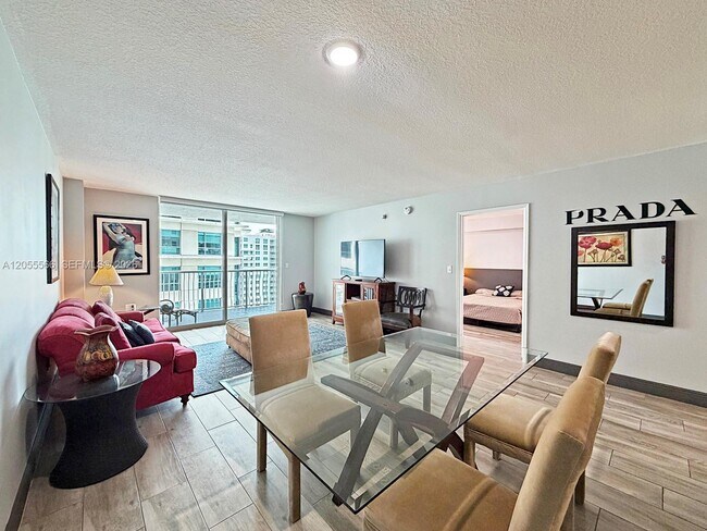 Foto del edificio - 1200 Brickell Bay Dr