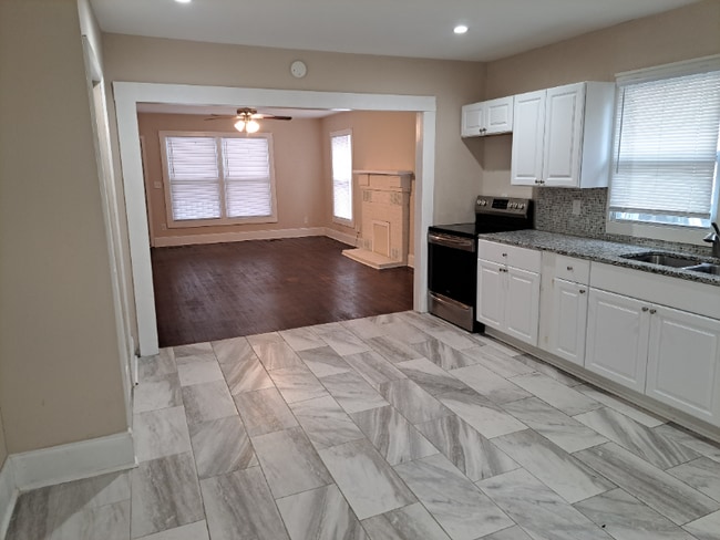 Building Photo - 609 W Garrison Blvd