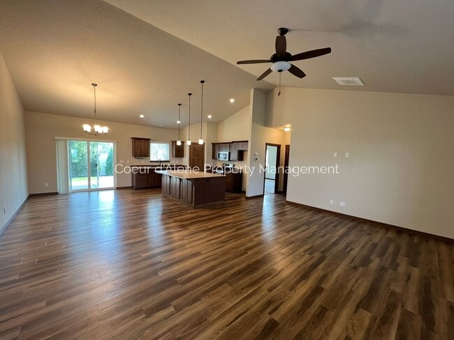 Foto del edificio - 3 bed, 2 bath home in Post Falls