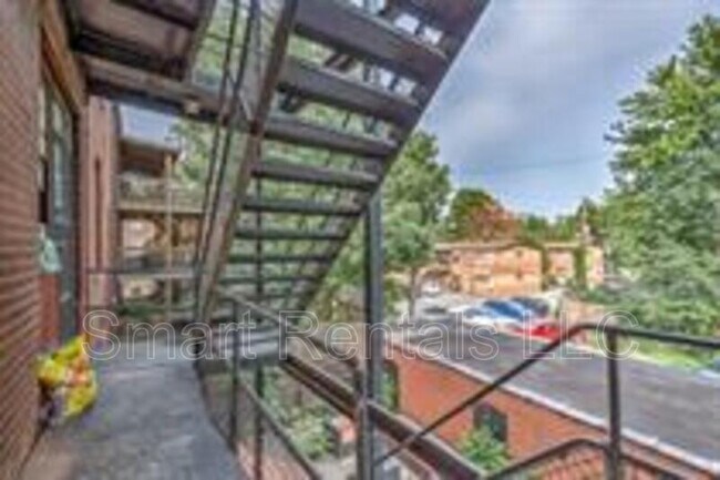 Building Photo - 1722 Waverly Pl