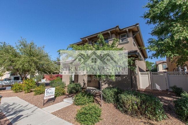 Building Photo - 928 S Hawk Ln