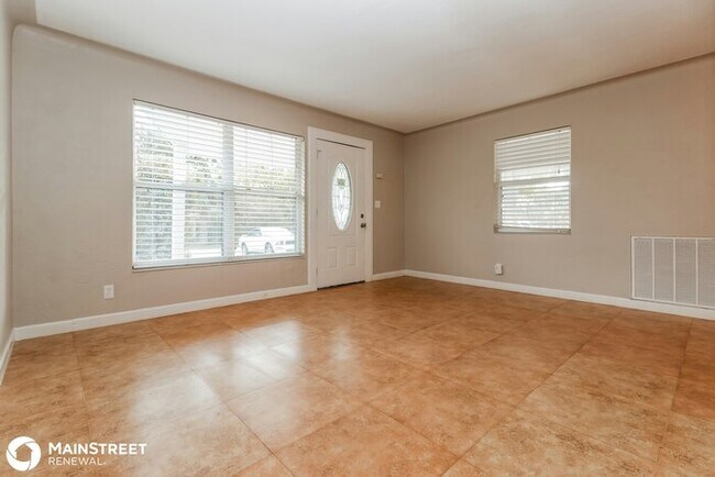 Building Photo - 861 60th Ave S, St Petersburg, FL 33705