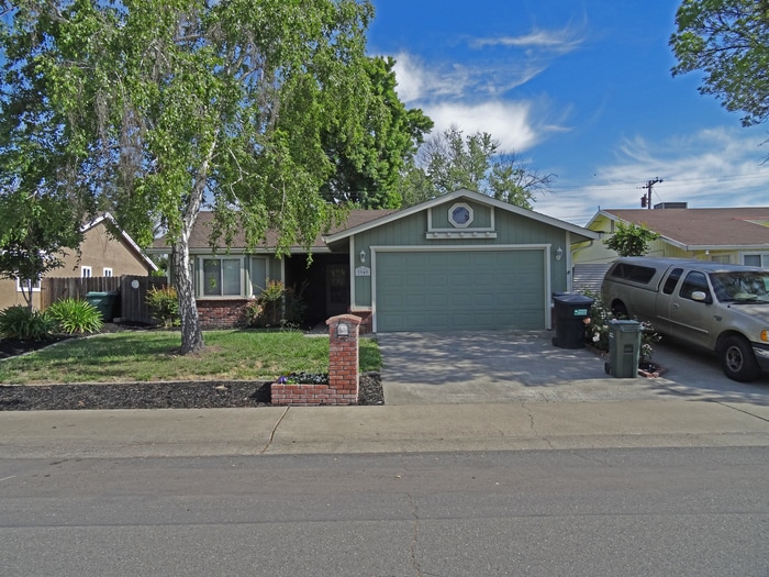 Primary Photo - Great house for rent in North Highlands