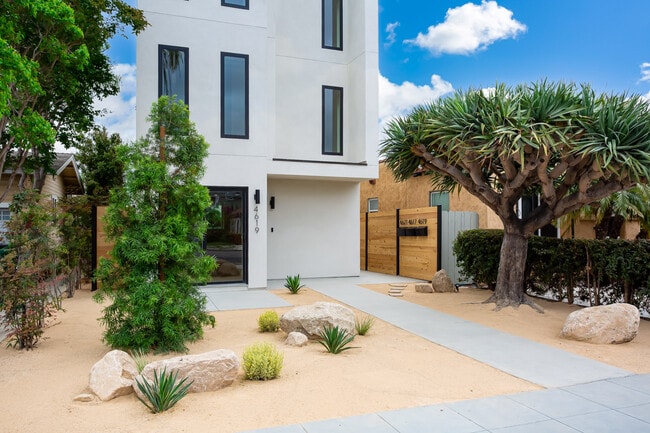 Building Photo - 4621 Idaho St