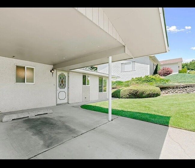 Building Photo - 206 N 72nd Ave