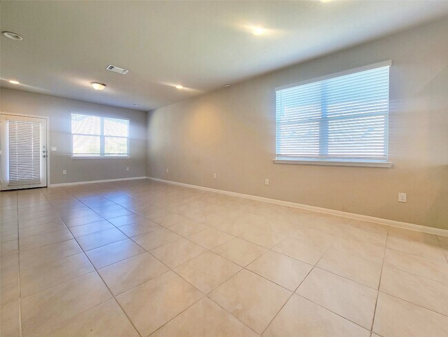 Building Photo - 13520 Cantarra Dr