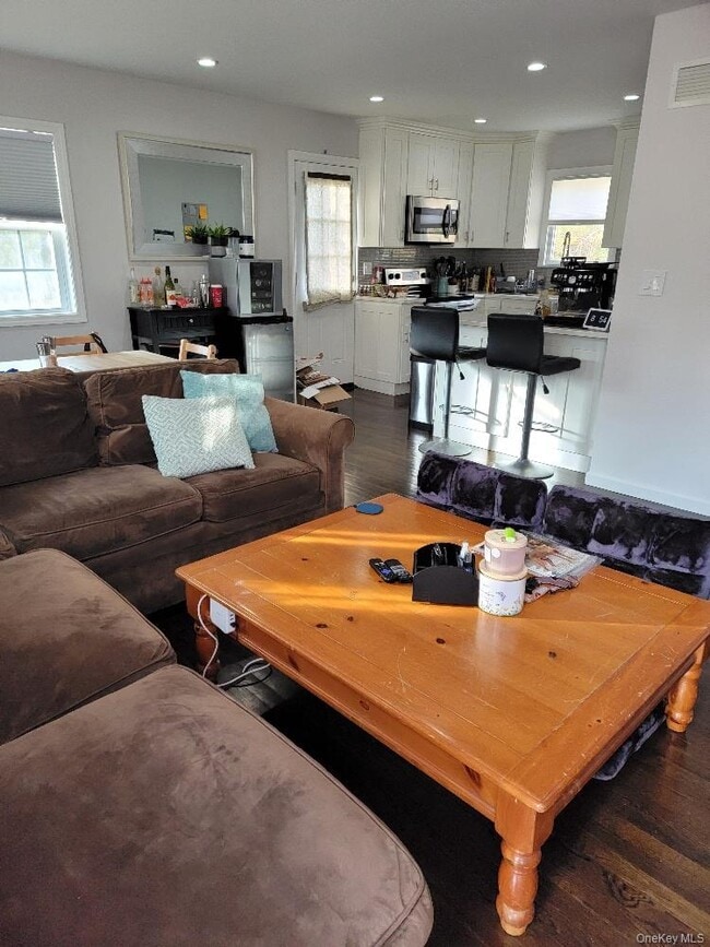 Building Photo - 150 Ponquogue Ave