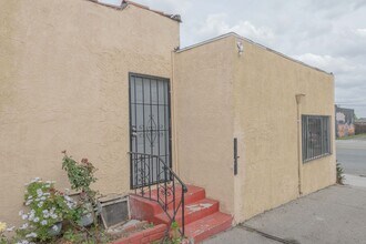 Building Photo - 6613 Crenshaw Blvd