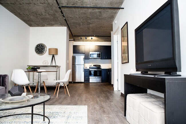 Building Photo - 3204 N Clark St